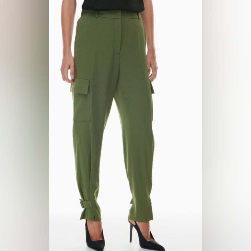 Babaton Aritzia Women's Refined Cargo Pants. Size 2